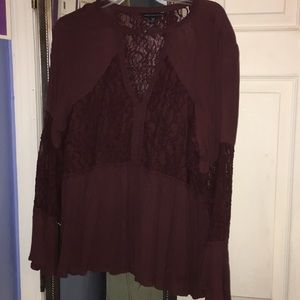 LONG SLEEVE CUT OUT AMERICAN EAGLE BLOUSE